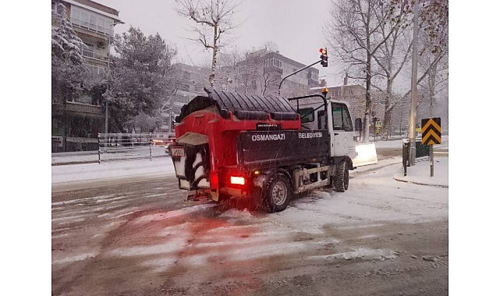 Osmangazi Belediyesi'nden Karla M&uuml;cadelede 7/24 Kesintisiz Mesai