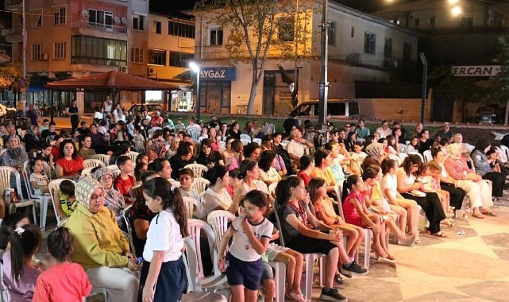 Başkan &Ccedil;er&ccedil;ioğlu Yenipazar'da Vatandaşları A&ccedil;ık Hava Sineması ile Buluşturdu