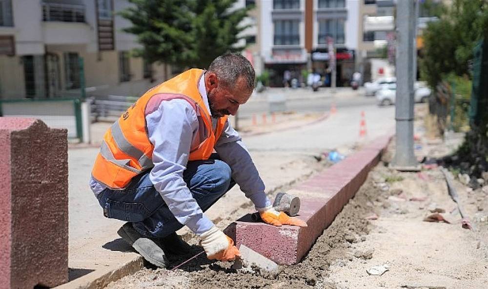 Ke&ccedil;i&ouml;ren'de Kaldırımlar Yenileniyor