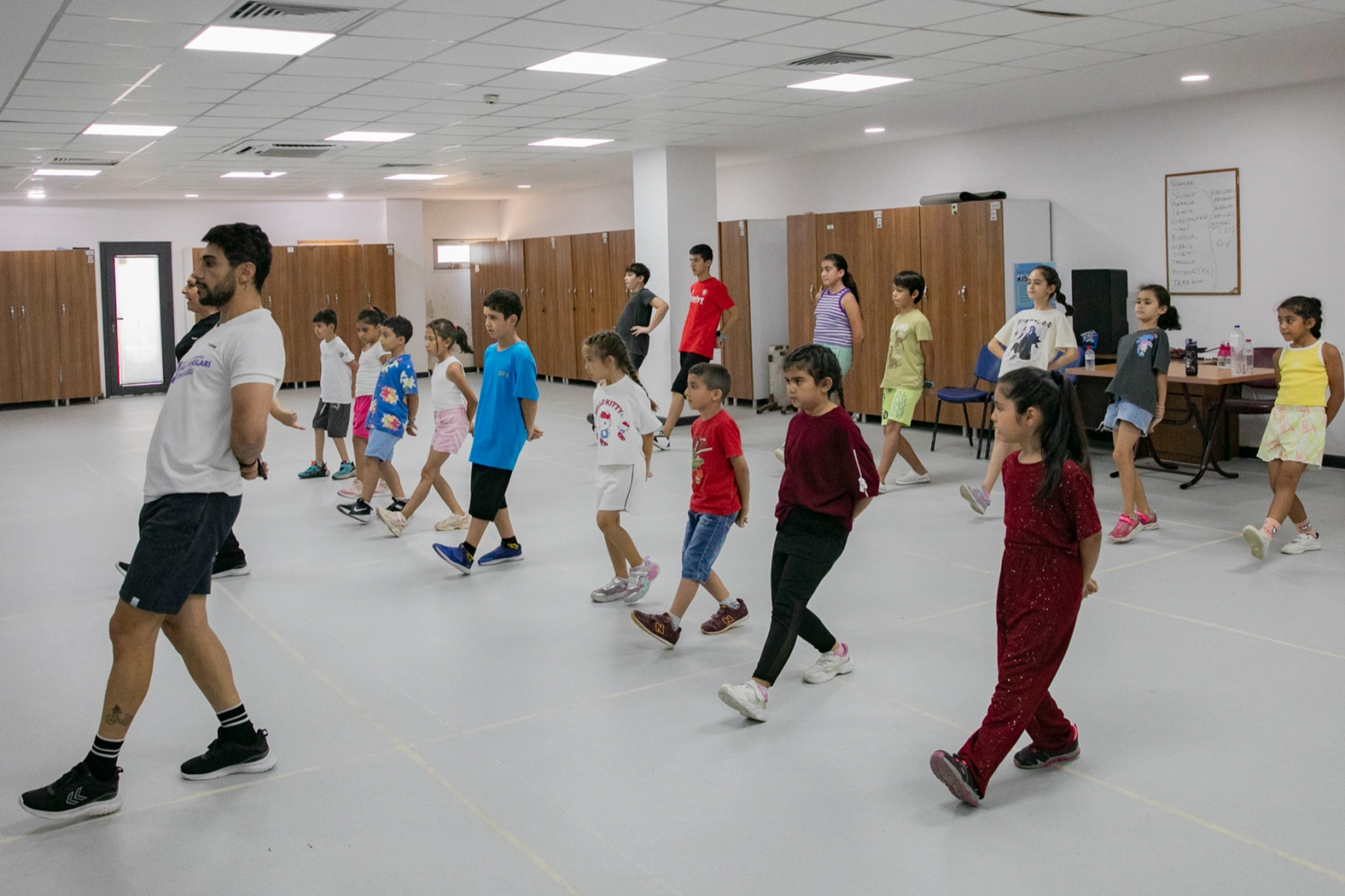 Mersin B&uuml;y&uuml;kşehir&rsquo;den &ccedil;ocuklara halk oyunları kursu