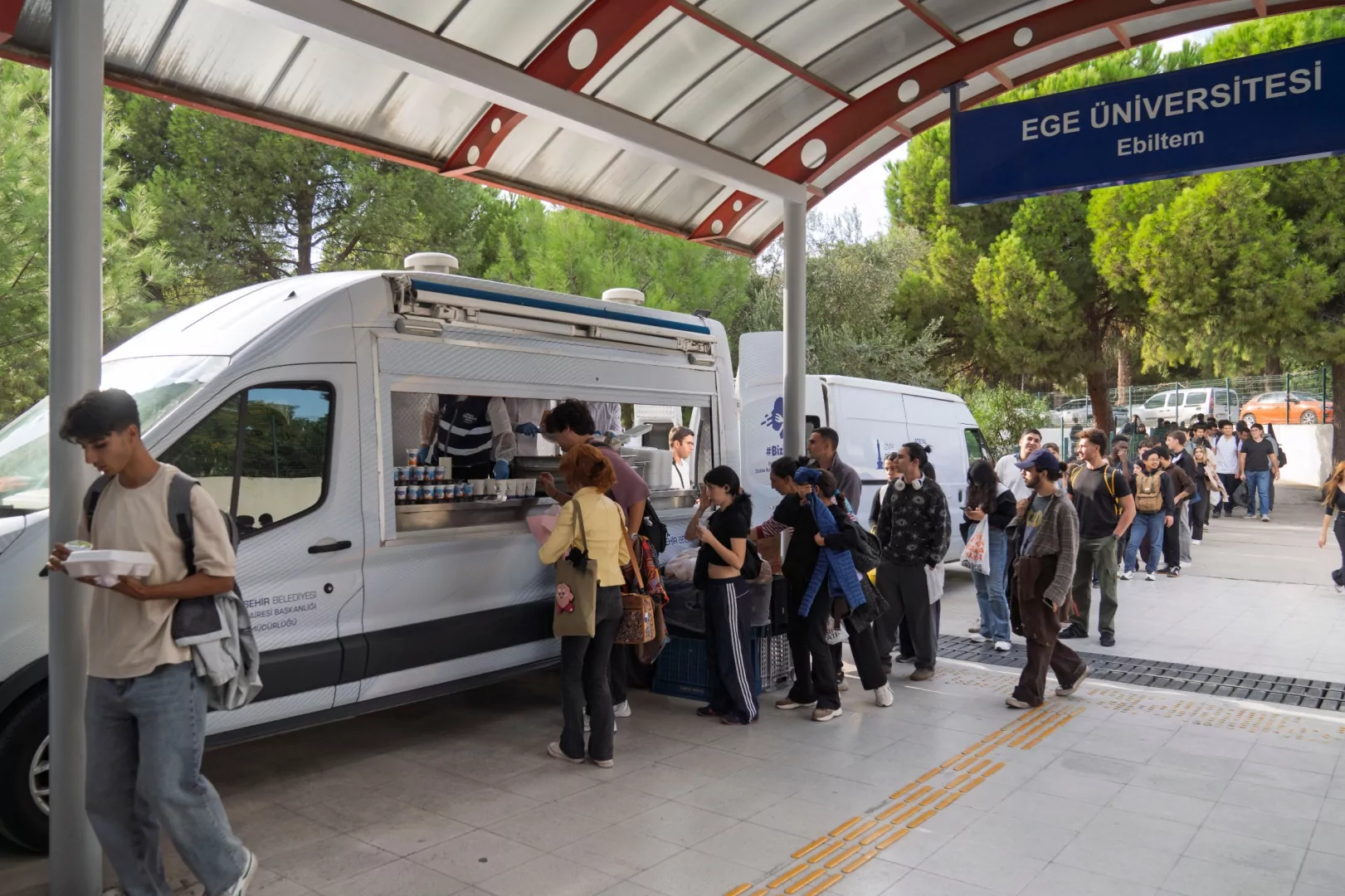 İzmir&rsquo;de &uuml;niversiteliler B&uuml;y&uuml;kşehir&rsquo;e emanet