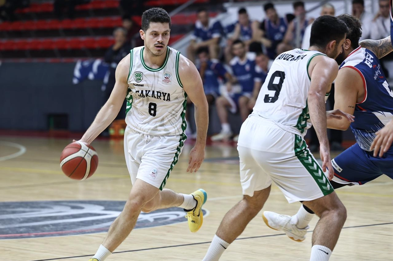 Sakarya B&uuml;y&uuml;kşehir Basketbol parkeye &ccedil;ıkıyor