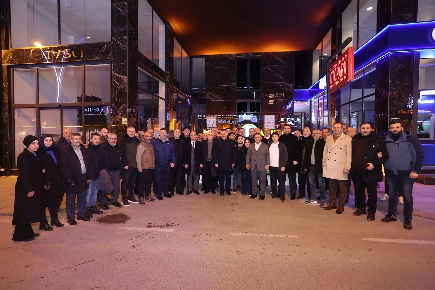 İzmitli esnaflar, Başkan B&uuml;y&uuml;kakın&rsquo;ı iftarda ağırladı