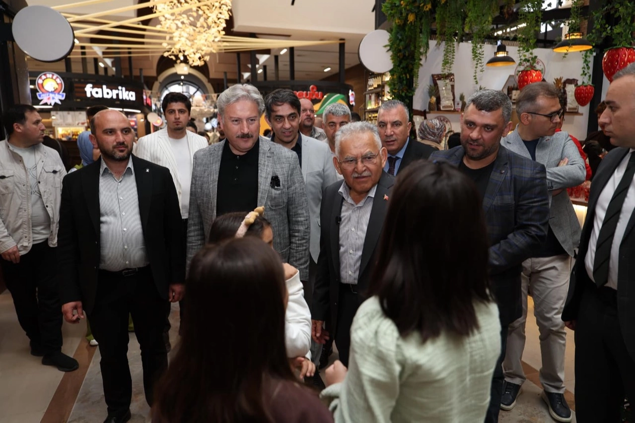 Memduh B&uuml;y&uuml;kkılı&ccedil;'tan &Ccedil;arşı Melikgazi'ye ziyaret