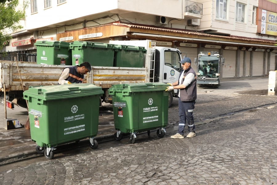 Diyarbakır'da yeni nesil &ccedil;&ouml;p konteynerleri alanlarda
