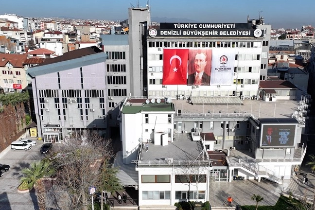 Denizli B&uuml;y&uuml;kşehir&rsquo;den &ouml;ğrencilere test kitabı desteği