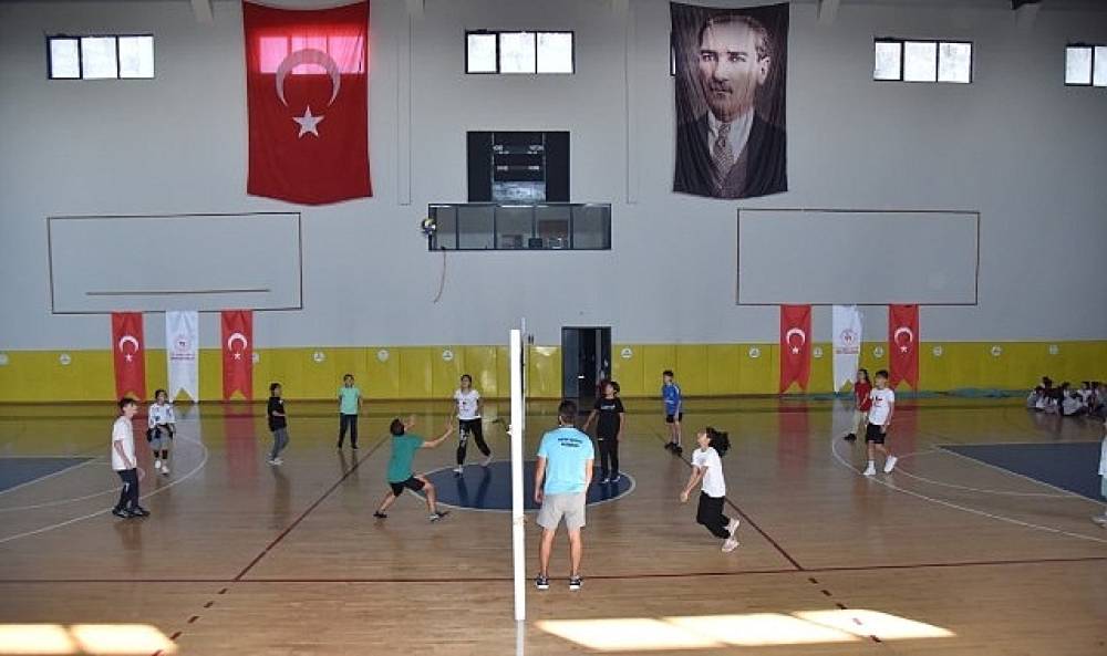 &Uuml;sk&uuml;dar'da Yazın Ritmini Spor Belirleyecek