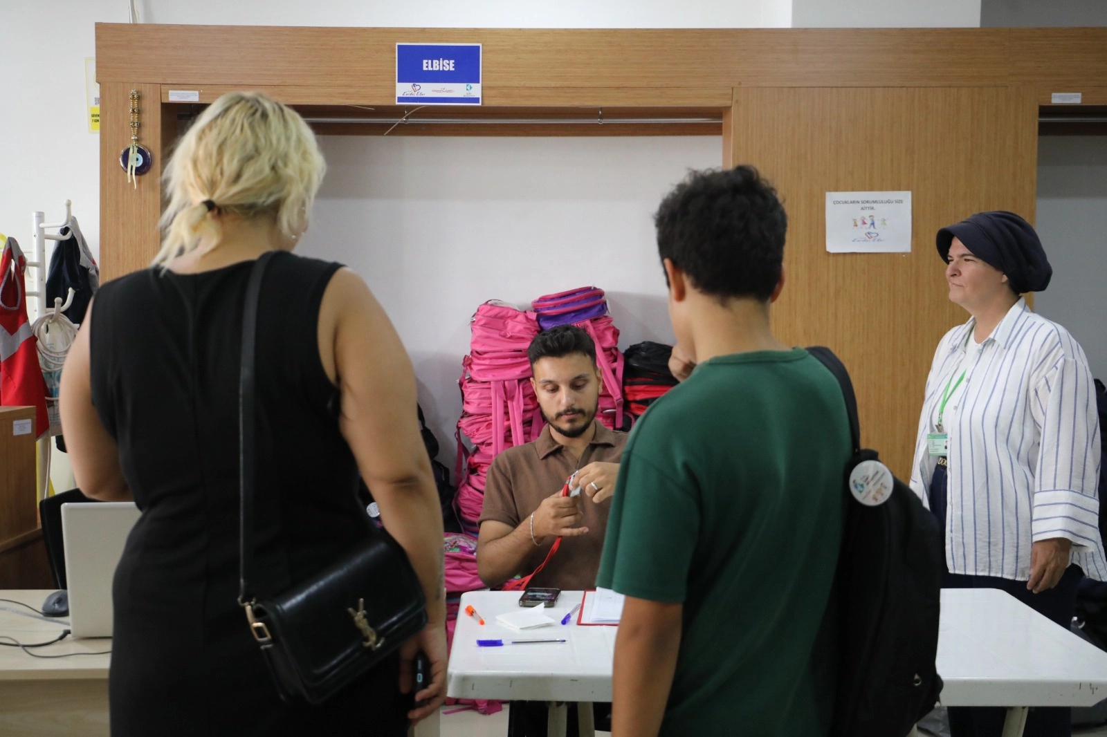 Kocaeli İzmit'te &ouml;ğrencilere kırtasiye desteği