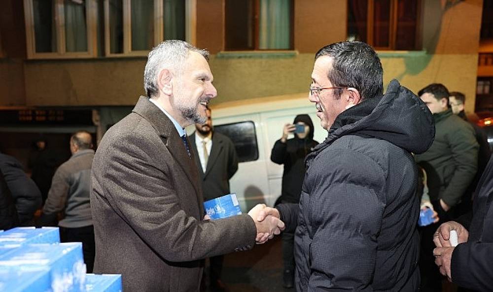 Başkan Vekili Akın'dan kandil simidi ikramı