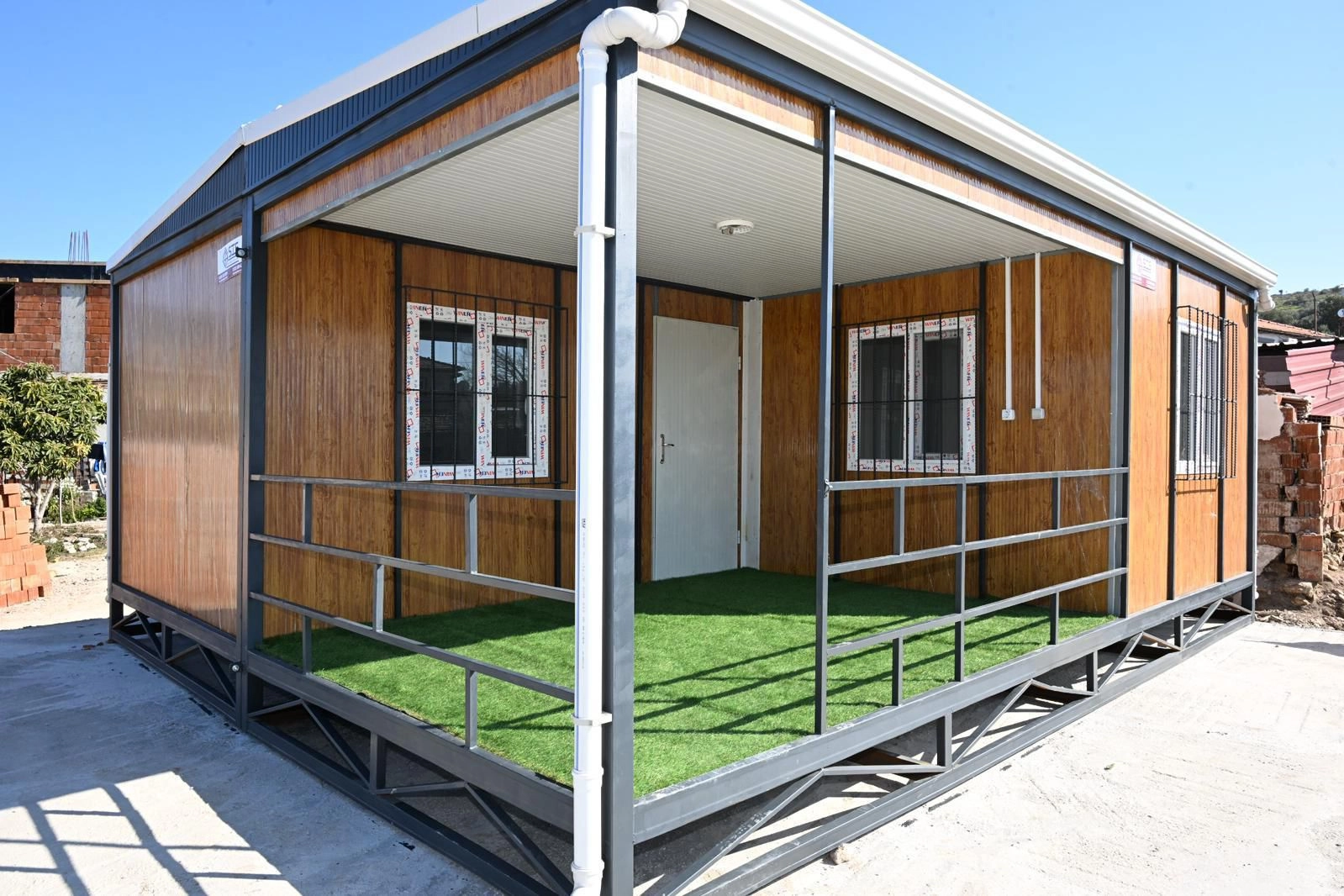 Manisa B&uuml;y&uuml;kşehir&rsquo;den mağdur aileye yeni yaşam