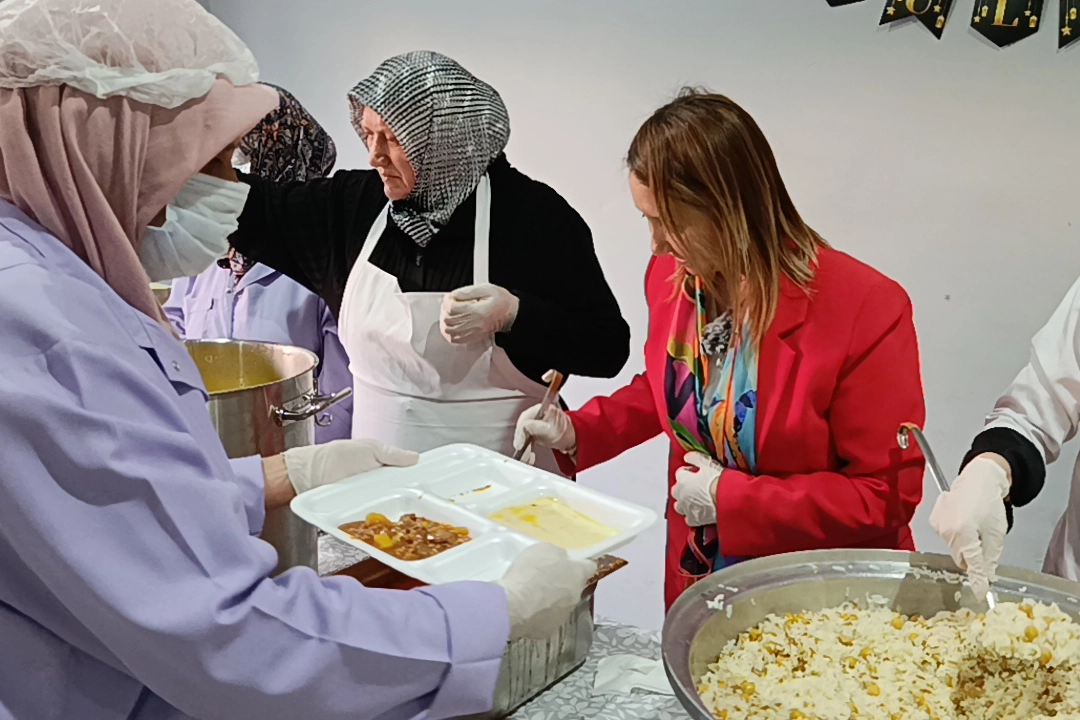 Bilecik Pazaryeri&rsquo;nde 400 &ouml;ğrenci aynı sofrada buluştu