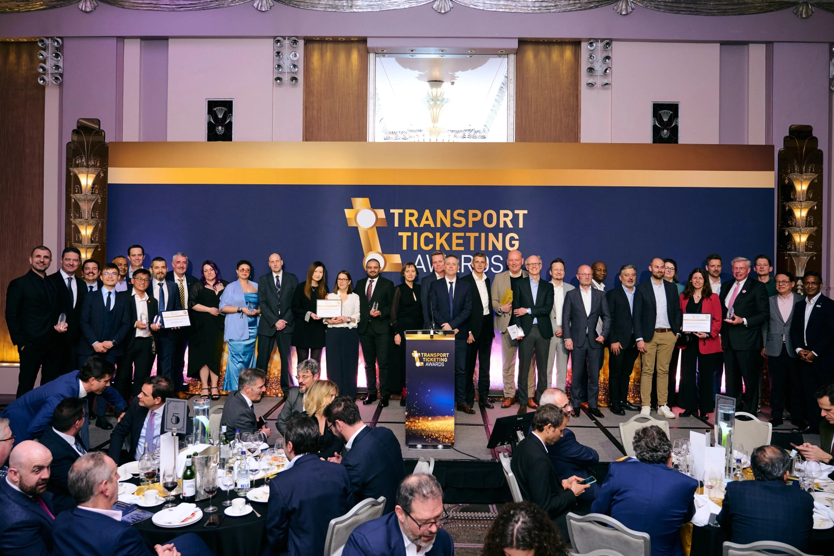 Antalyakart Londra&rsquo;dan birincilikle d&ouml;nd&uuml;