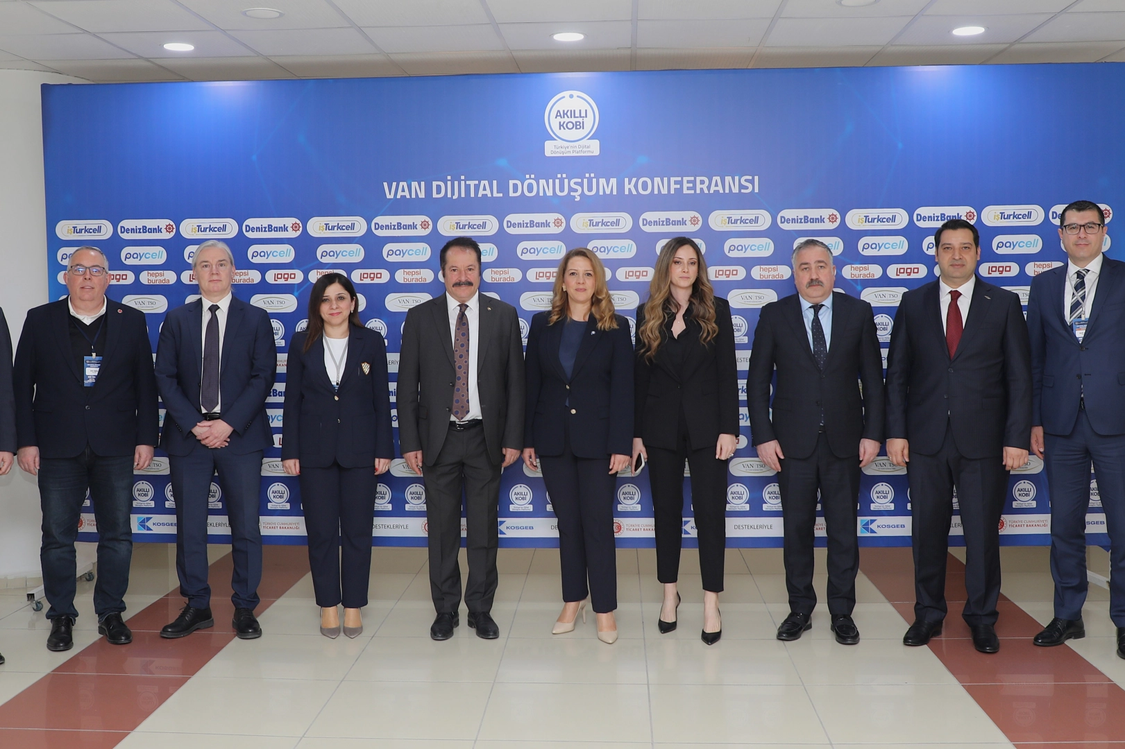Dijital d&ouml;n&uuml;ş&uuml;m Van'da konuşuldu