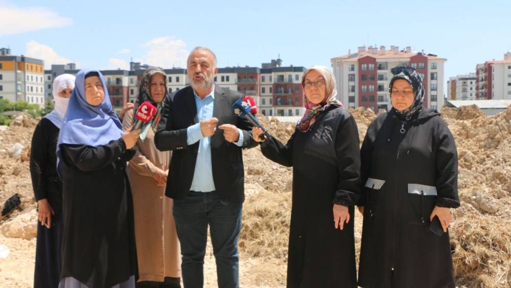 Alitaşı Mahallesi&rsquo;nde &Ccedil;ır&ccedil;ır Deresi tepkisi: &lsquo;Adıyaman&rsquo;ın pisliği buraya d&ouml;k&uuml;l&uuml;yor, nefes alamıyoruz&rsquo;  - Videolu Haber