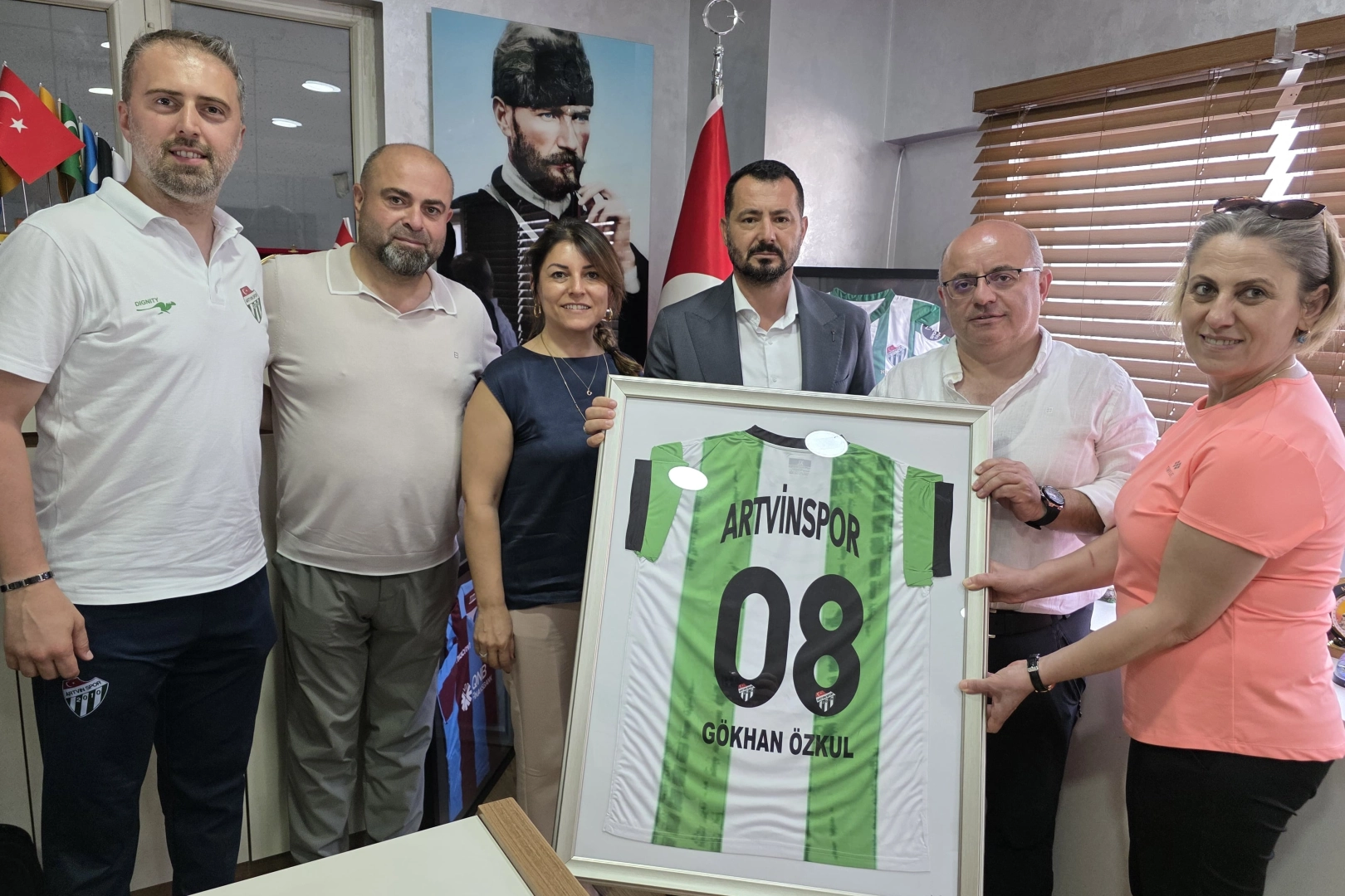 İş İnsanı &Ouml;zk&uuml;l'den Artvinli gen&ccedil;lere spor desteği &ccedil;ağrısı