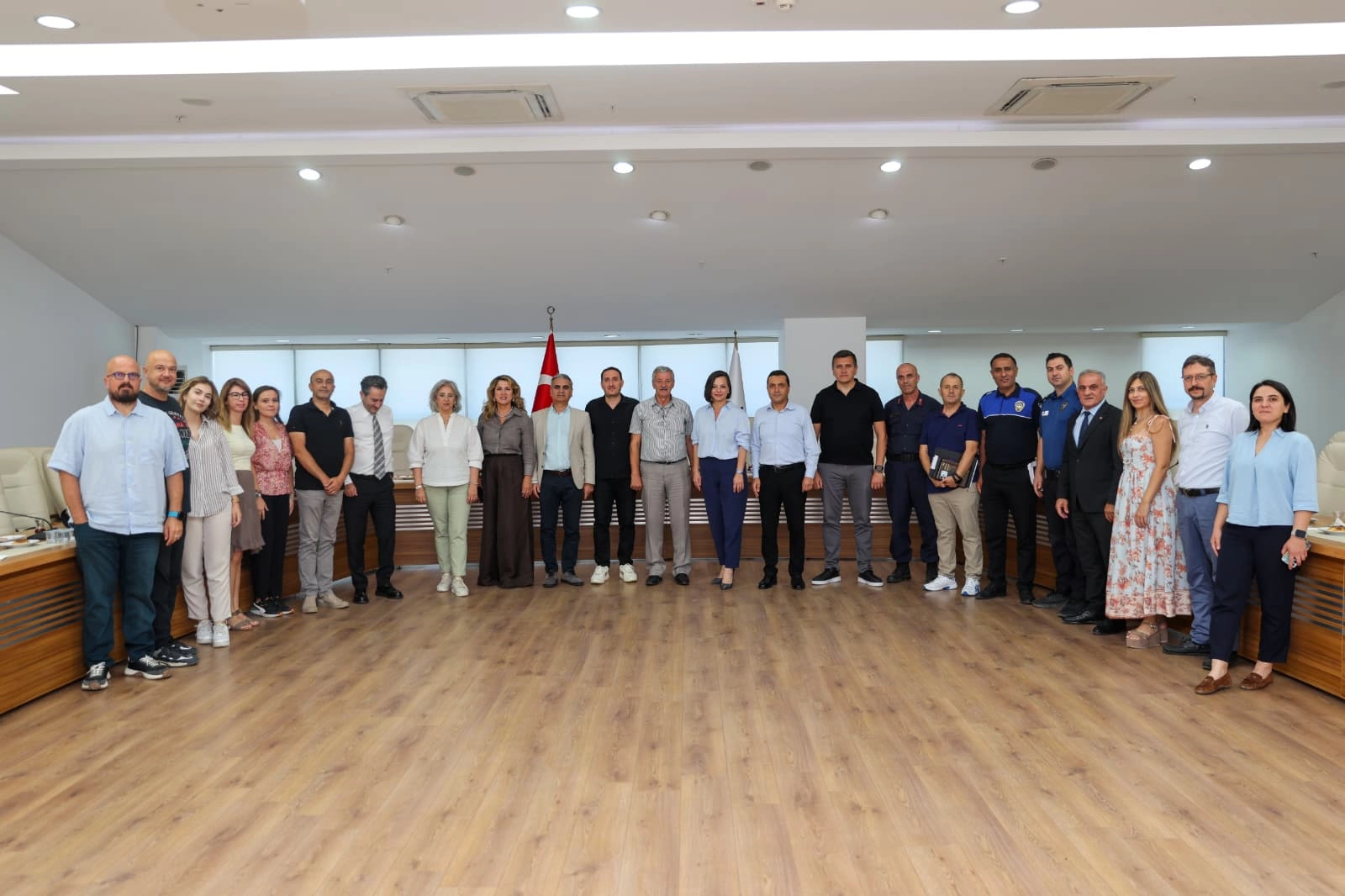 İzmir Karabağlar&rsquo;da sahipsiz atık alarmı!