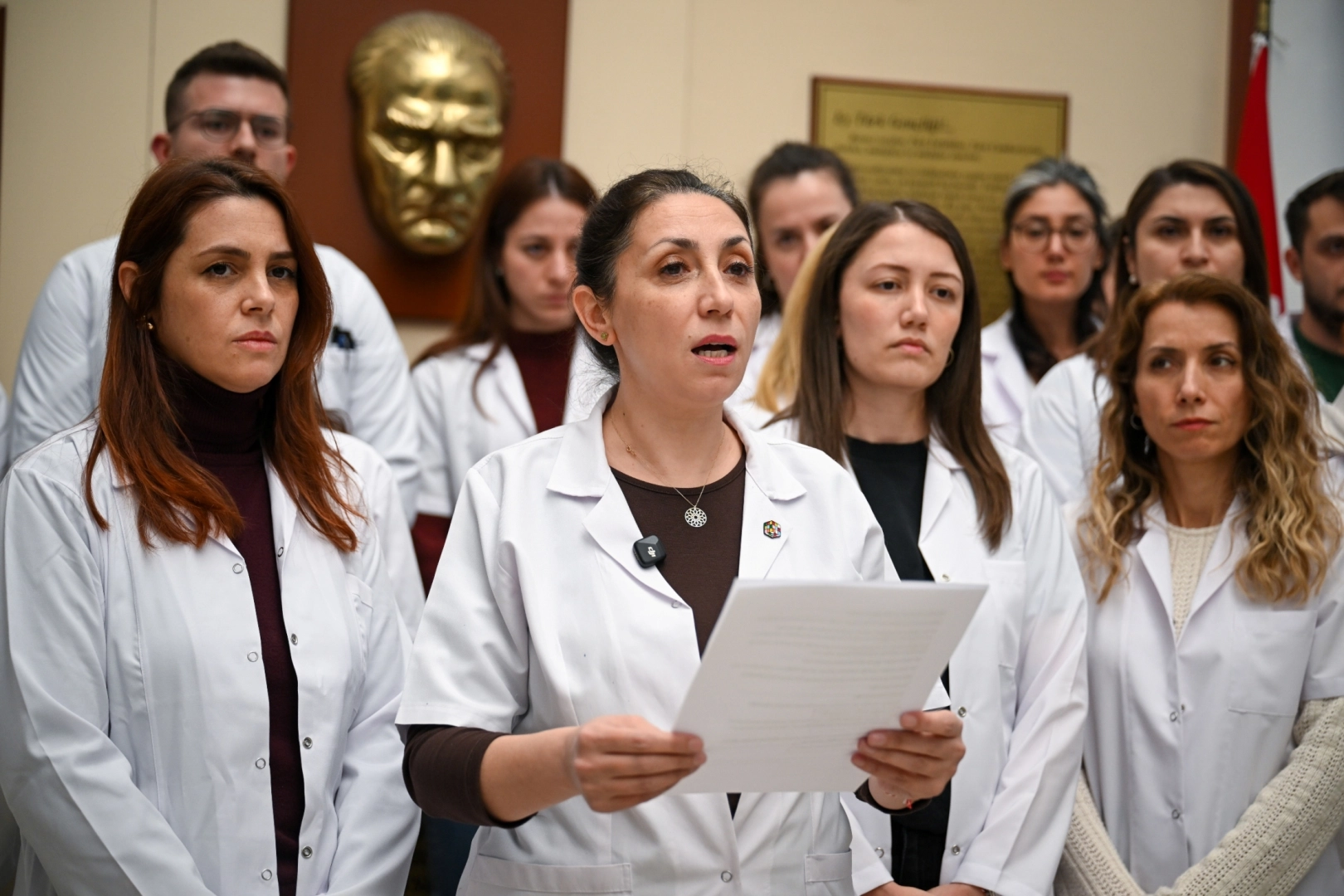 Bornova'da BELGEM &ouml;ğretmenlerinden şiddete isyan