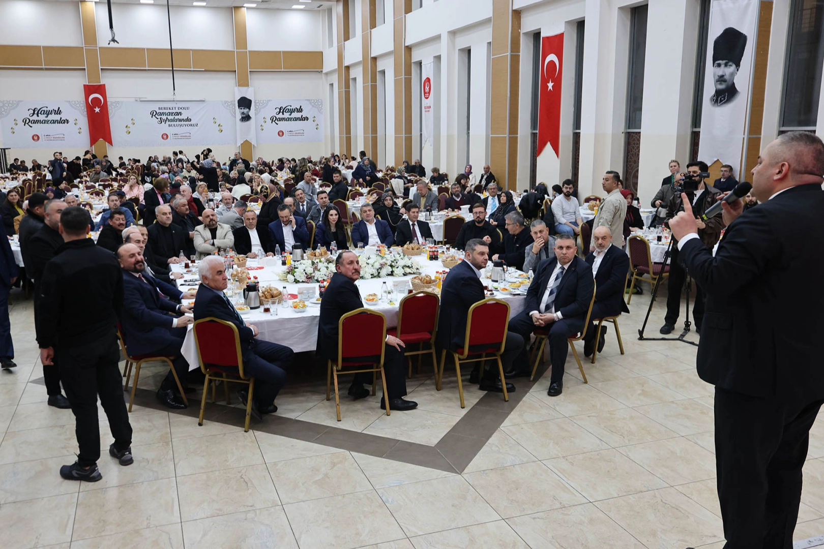 Başkan &Ouml;zarslan, Başkent&rsquo;in il&ccedil;eleriyle iftar sofrasında buluştu