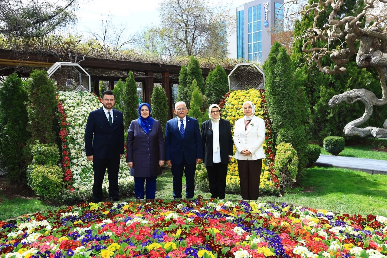 AK Parti Kadın Kolları'ndan Kayseri'ye &ouml;zel &ouml;vg&uuml;