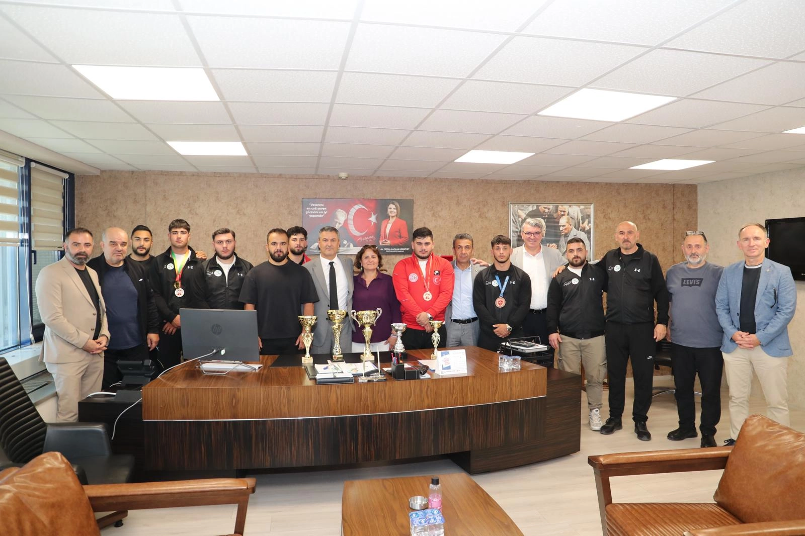 Kocaeli'de İzmit Belediyesporlu g&uuml;reş&ccedil;ilerden &ccedil;ifte başarı