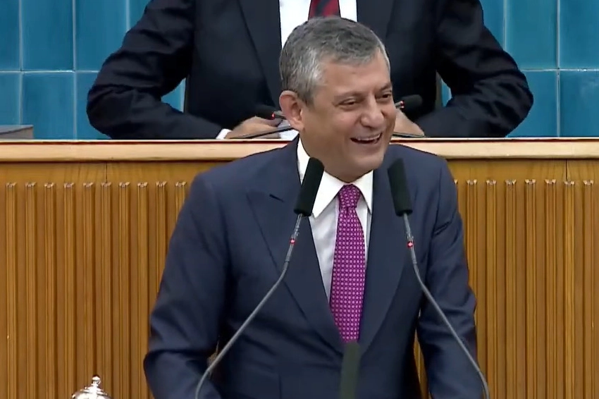 &Ouml;zg&uuml;r &Ouml;zel'in dili s&uuml;r&ccedil;t&uuml;! İlk g&uuml;n&uuml;n g&uuml;nahı olmaz