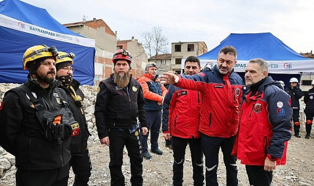 O an yeniden yaşandı: Bayrampaşa'da ger&ccedil;eğini aratmayan deprem tatbikatı