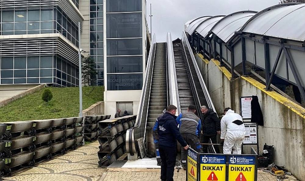 Y&uuml;r&uuml;yen merdivenler saat gibi işliyor   