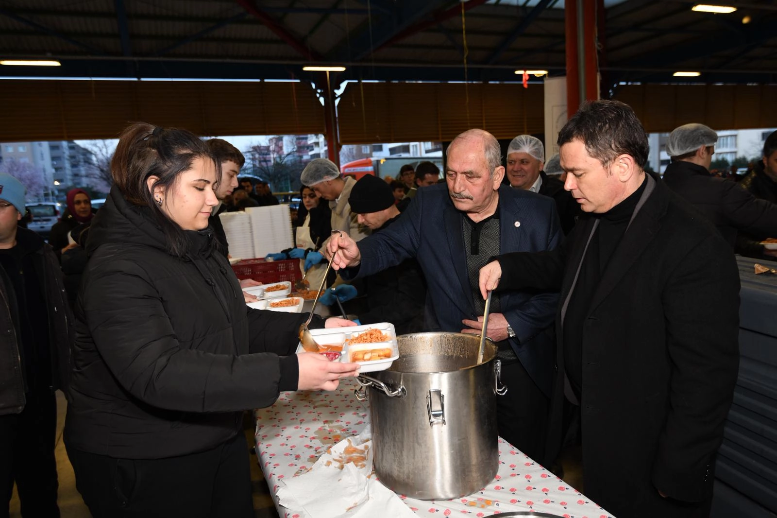Bursa Osmangazi'de 'G&ouml;n&uuml;l Sofrası' Hamitler'de