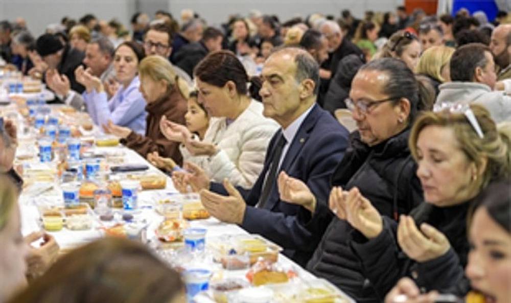 B&uuml;y&uuml;kşehir'in iftar sofrası bu kez Fo&ccedil;a'da kuruldu