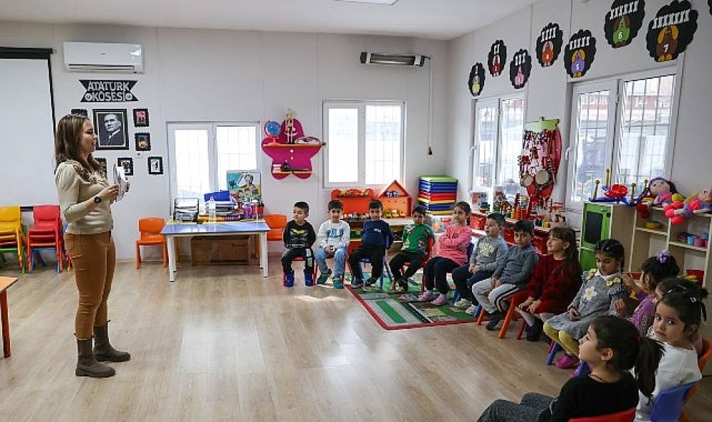 Buca'da &ldquo;Okuyan Bir Gelecek" projesi t&uuml;m hızıyla s&uuml;r&uuml;yor