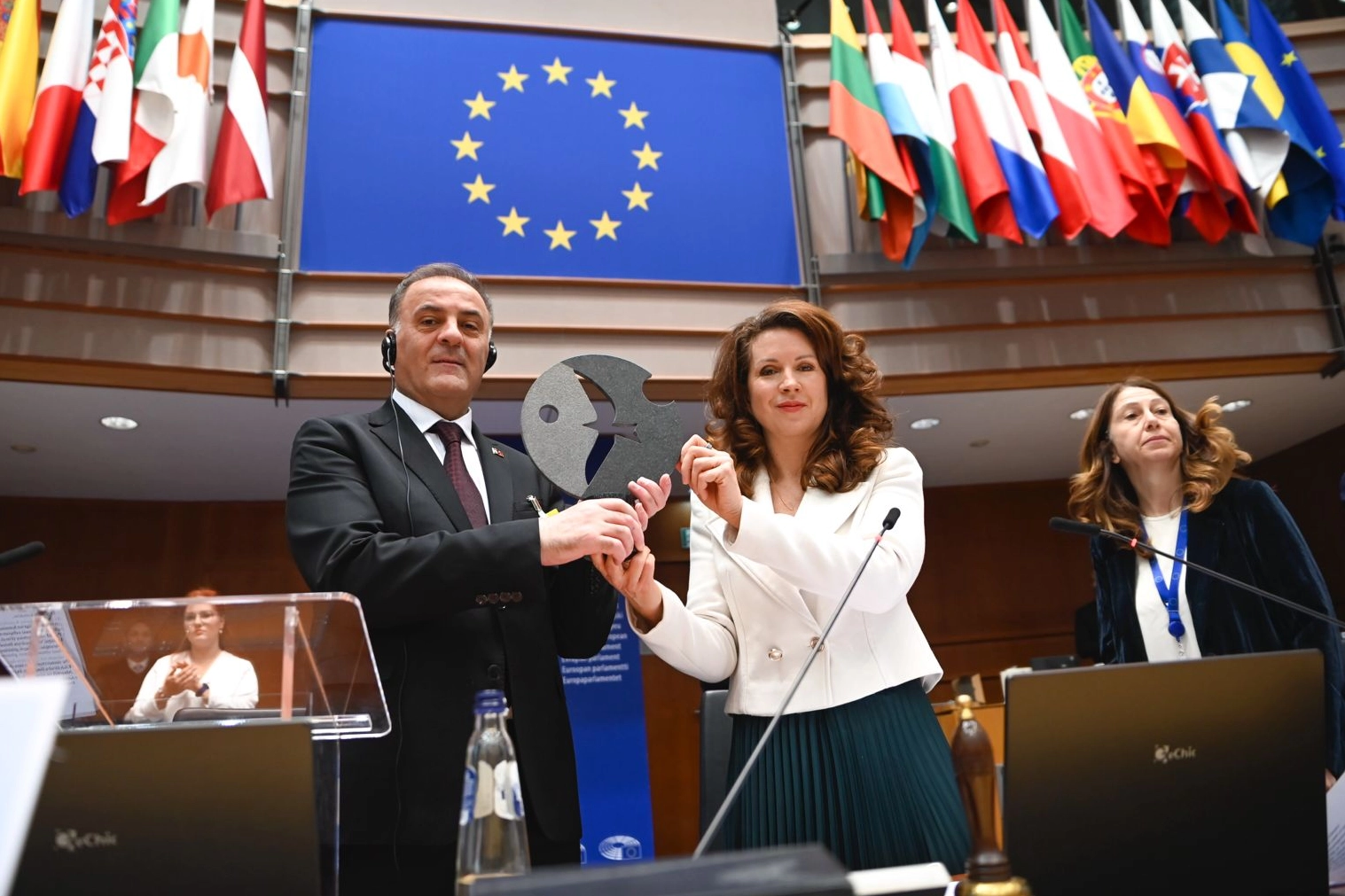 Ekrem İmamoğlu&rsquo;na Br&uuml;ksel&rsquo;de Paweł Adamowicz &Ouml;d&uuml;l&uuml;