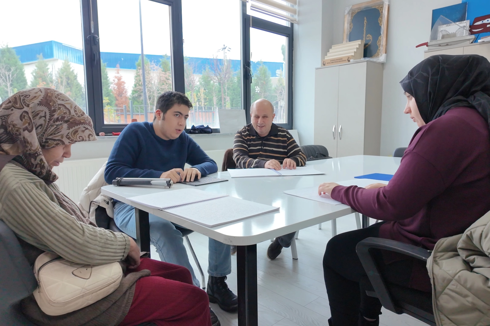 Kocaeli &Ccedil;ayırova&rsquo;da g&ouml;rme engelli bireylere Kur&rsquo;an-ı Kerim dersi