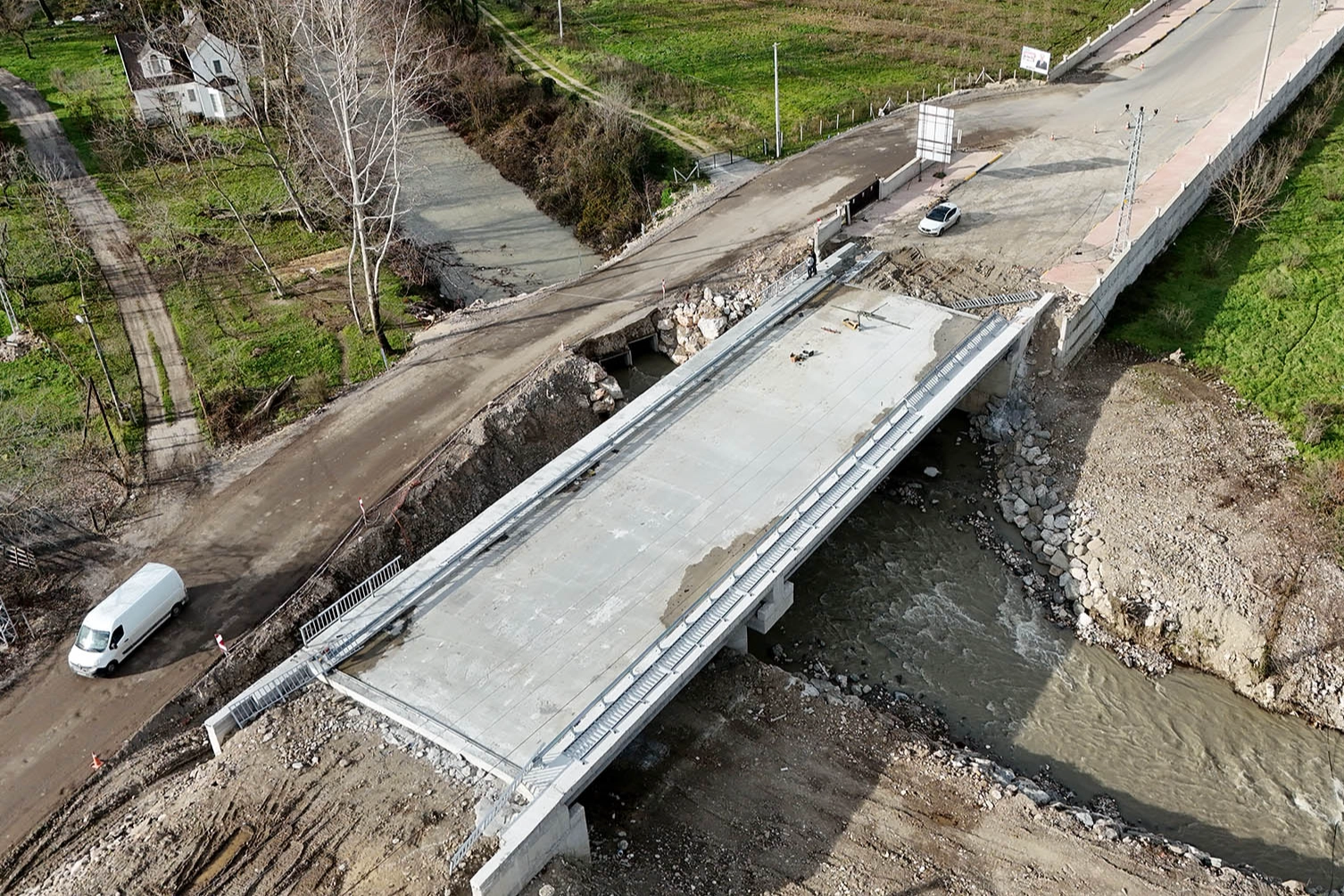 Sakarya Karap&uuml;r&ccedil;ek&rsquo;i şehre bağlayan k&ouml;pr&uuml;de sona doğru