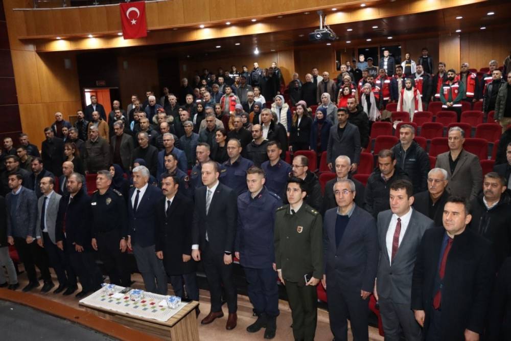 Kahtalı Mı&ccedil;e K&uuml;lt&uuml;r Merkezi&rsquo;nde deprem şehitleri anıldı 