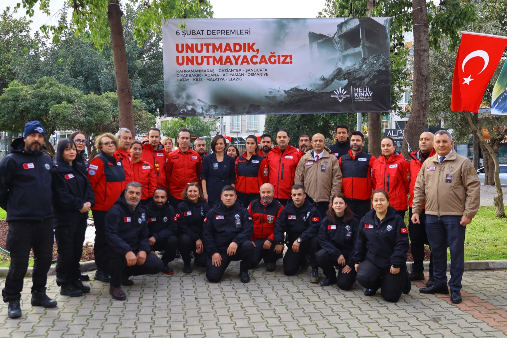 İzmir Karabağlar&rsquo;da Mahalle Afet G&ouml;n&uuml;ll&uuml;leri sertifikaları t&ouml;renle verildi