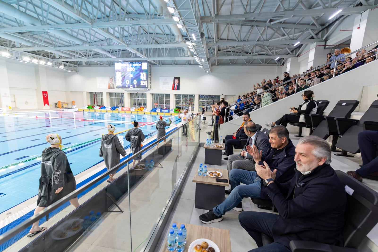 G&ouml;ztepe&rsquo;nin Avrupa zaferine Başkan Tugay da eşlik etti