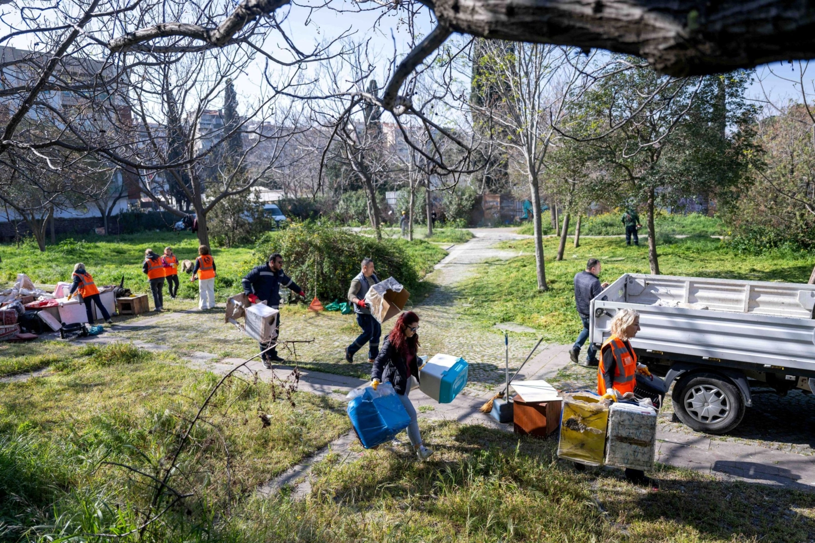 İzmir Bornova&rsquo;da &ldquo;Kedili Park&rdquo; yeniden g&uuml;venli hale geldi