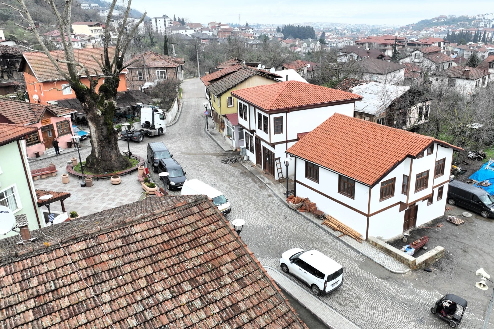 Saraylı&rsquo;daki tarihi yapı Kocaeli B&uuml;y&uuml;kşehir&rsquo;le ta&ccedil;lanıyor