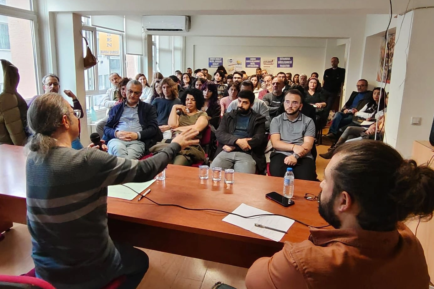 Bursa Yenişehir'de Eğitim-Sen Felsefe S&ouml;yleşileri'ni s&uuml;rd&uuml;r&uuml;yor