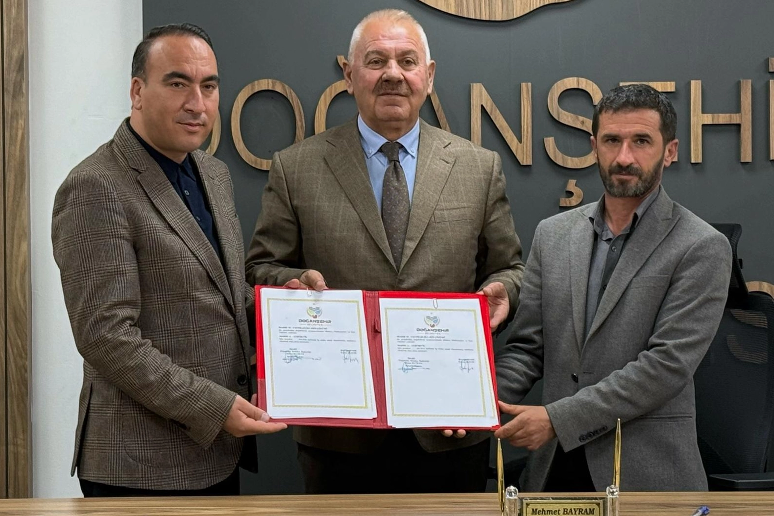 Malatya Doğanşehir'e taziye evi i&ccedil;in ilk imza atıldı