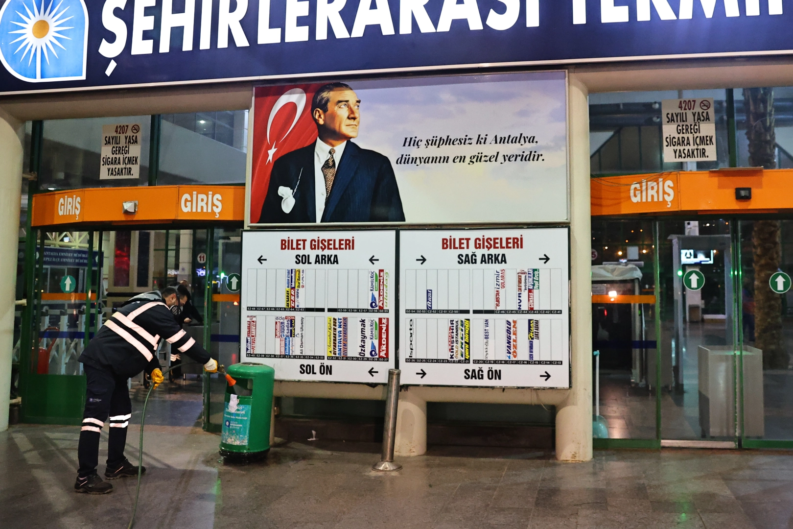 Antalya'da vekt&ouml;rle m&uuml;cadele aralıksız s&uuml;r&uuml;yor