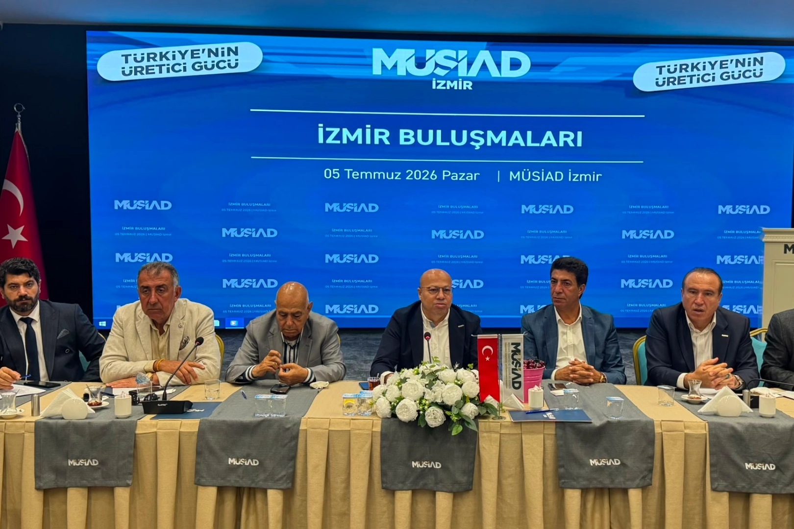 M&Uuml;SİAD İzmir Buluşmaları&rsquo;nda Ter&ouml;rs&uuml;z T&uuml;rkiye&rsquo;ye destek