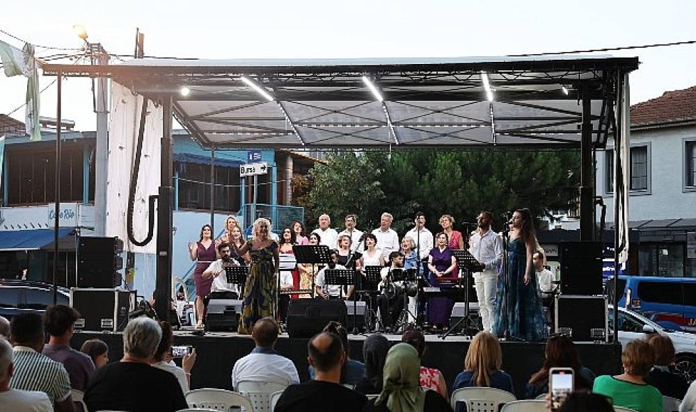 G&ouml;lyazı'da Sezen Aksu gecesi