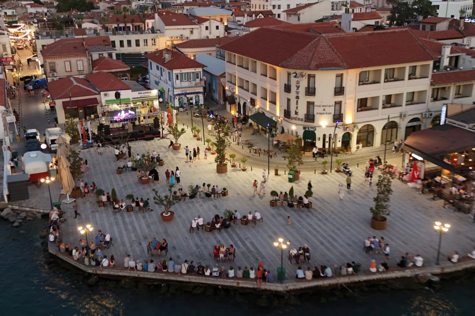 Ayvalık, Tarihi G&uuml;mr&uuml;k Meydanı'na kavuştu