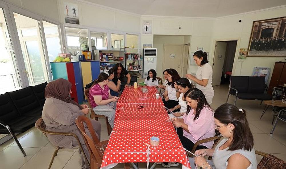 Engelsiz Yaşam Merkezi'nde &Uuml;reterek G&uuml;&ccedil;leniyorlar