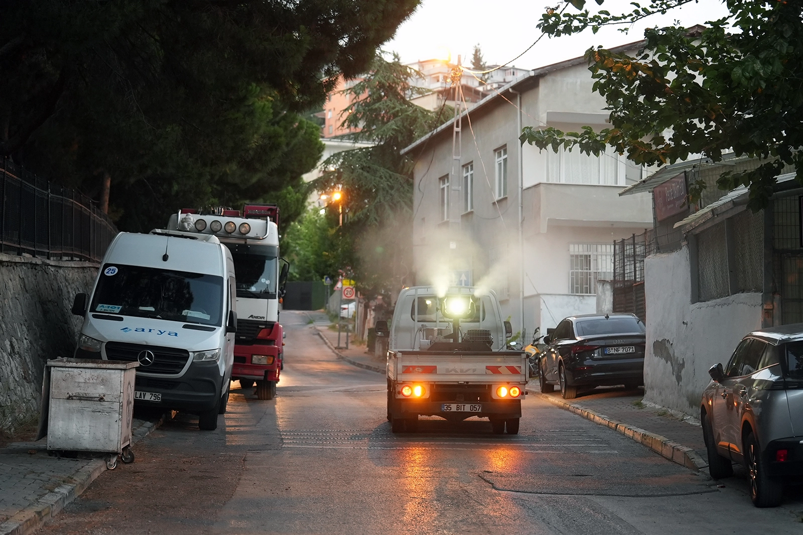 İstanbul Maltepe&rsquo;de ila&ccedil;lama &ccedil;alışmaları s&uuml;r&uuml;yor