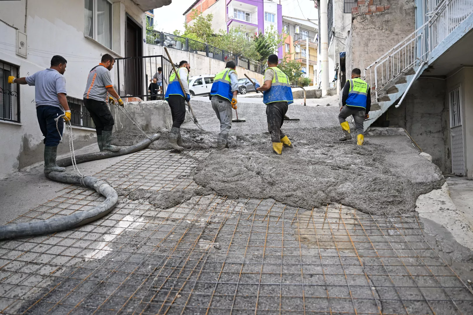 Bornova&rsquo;da bir yol sorunu daha &ccedil;&ouml;z&uuml;ld&uuml;