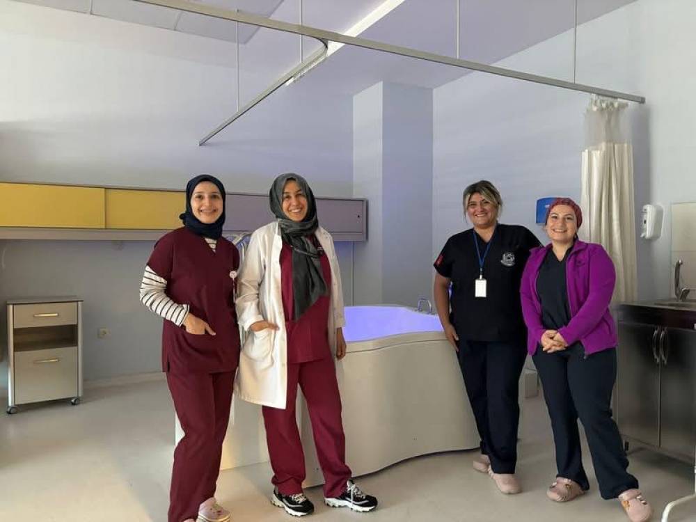 ‘Sakarya Eğitim ve Araştırma Hastanesi’nde suda doğum uygulaması yeniden başladı’ 