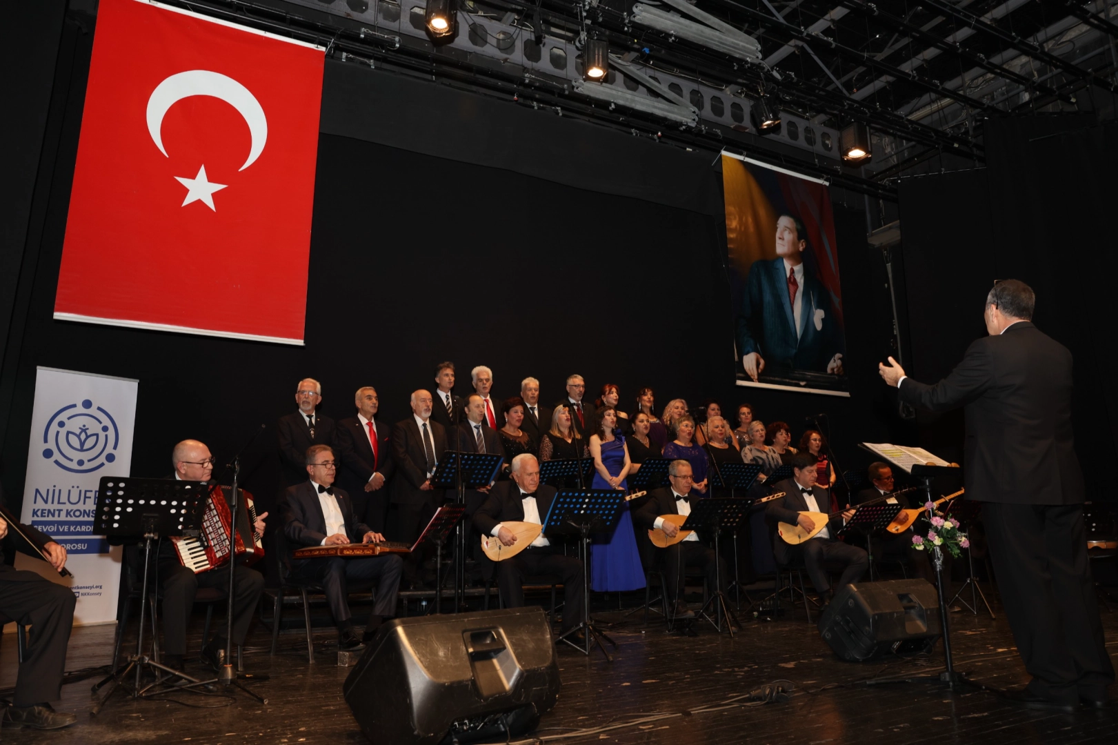 Nil&uuml;fer&rsquo;de Anadolu ezgileri yankılandı