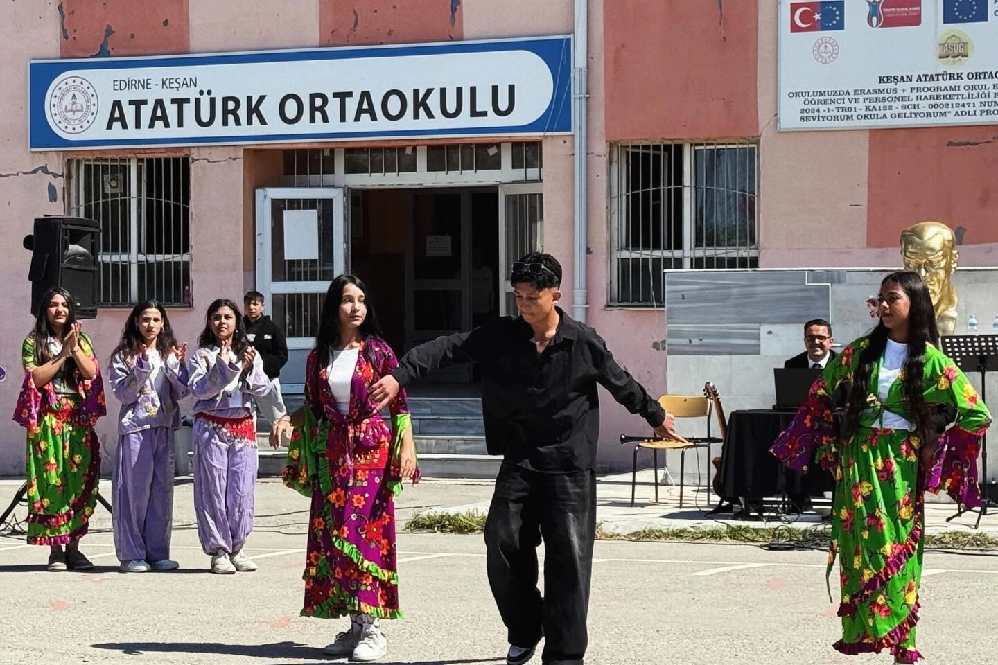 Keşan Atat&uuml;rk Ortaokulu&rsquo;nda bahar coşkusu
